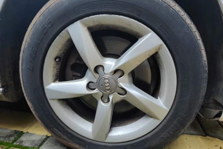 Used Audi A4L 2013 35 TFSI Automatic Standard Model Right Front Wheel Hub