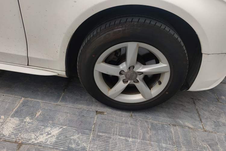 Used Audi A4L 2013 35 TFSI Automatic Standard Model Right Front Wheel Hub