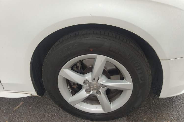 Used Audi A4L 2013 35 TFSI Automatic Comfort Model Right Front Wheel Hub