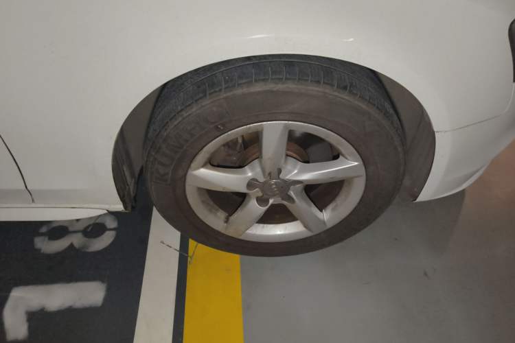 Used Audi A4L 2013 35 TFSI Automatic Standard Model Right Front Wheel Hub