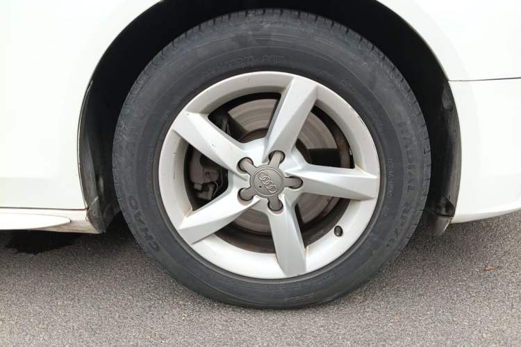 Used Audi A4L 2013 35 TFSI Automatic Comfort Model Right Front Wheel Hub