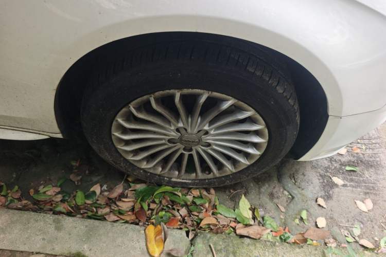 Used Audi A4L 2013 35 TFSI Automatic Technology Edition Right Front Wheel Hub