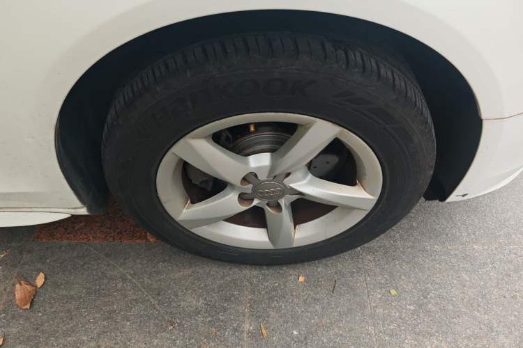 Used Audi A4L 2013 35 TFSI Automatic Standard Model Right Front Wheel Hub