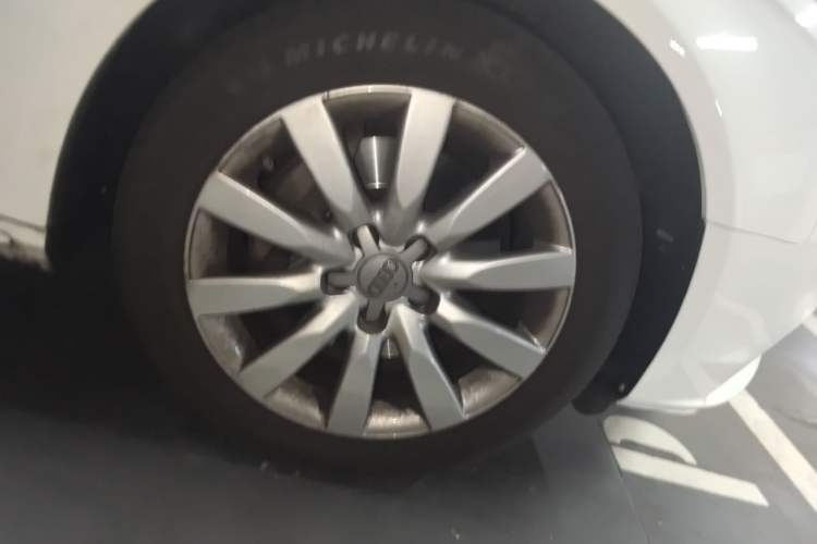 Used Audi A4L 2013 40 TFSI quattro Individual Sport Edition Right Front Wheel Hub