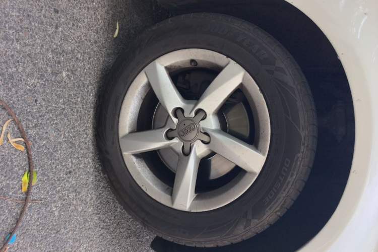 Used Audi A4L 2013 35 TFSI Automatic Comfort Model Right Front Wheel Hub