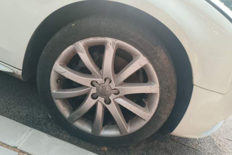 Used Audi A4L 2013 35 TFSI Automatic Comfort Model Right Front Wheel Hub