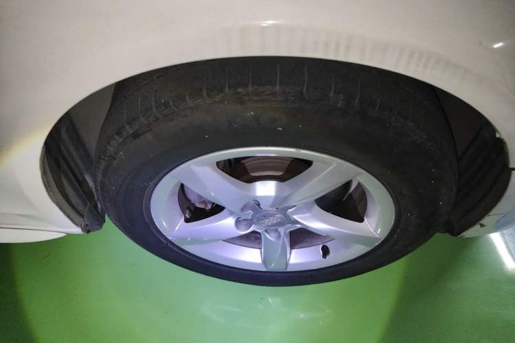Used Audi A4L 2013 35 TFSI Automatic Standard Model Right Front Wheel Hub
