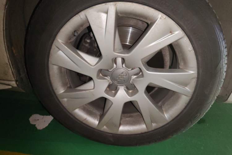 Used Audi A4L 2013 35 TFSI Automatic Standard Model Right Front Wheel Hub