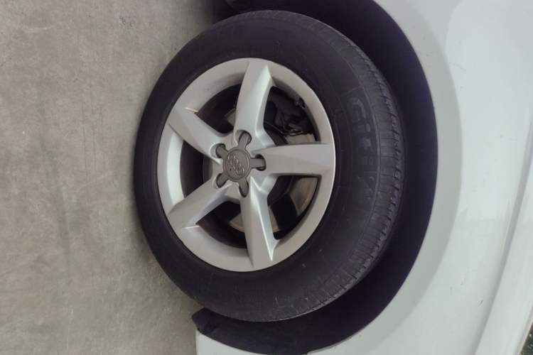 Used Audi A4L 2013 35 TFSI Automatic Comfort Model Right Front Wheel Hub