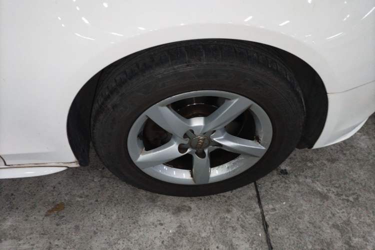 Used Audi A4L 2013 35 TFSI Automatic Standard Model Right Front Wheel Hub