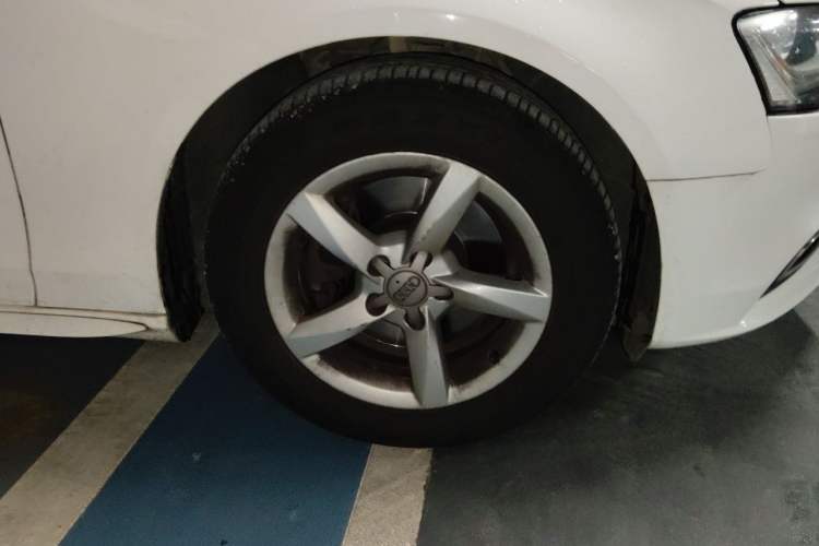 Used Audi A4L 2013 35 TFSI Automatic Standard Model Right Front Wheel Hub