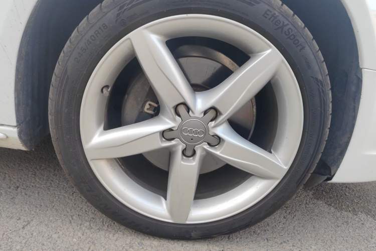 Used Audi A4L 2013 40 TFSI quattro Sport version Right Front Wheel Hub