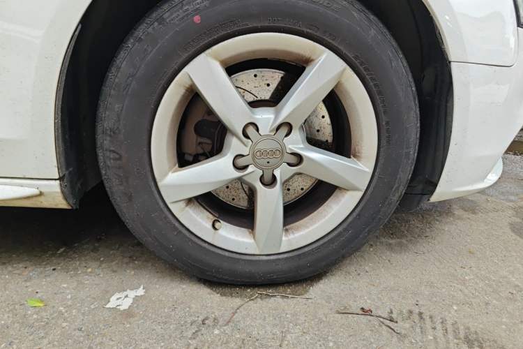 Used Audi A4L 2013 35 TFSI Automatic Comfort Model Right Front Wheel Hub