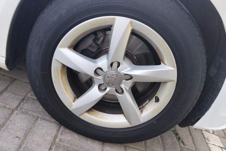 Used Audi A4L 2013 35 TFSI Automatic Standard Model Right Front Wheel Hub