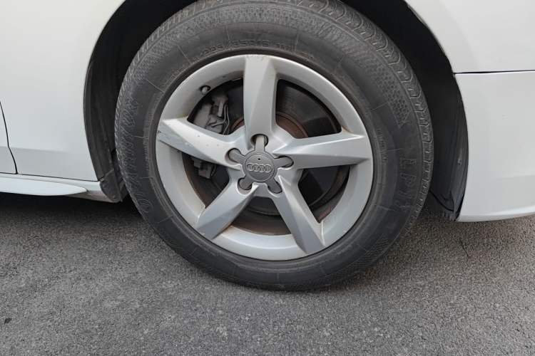 Used Audi A4L 2013 35 TFSI Automatic Standard Model Right Front Wheel Hub