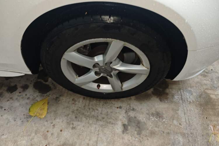 Used Audi A4L 2013 35 TFSI Automatic Comfort Model Right Front Wheel Hub