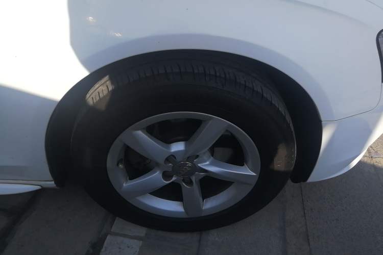 Used Audi A4L 2013 30 TFSI Manual Comfort Model Right Front Wheel Hub