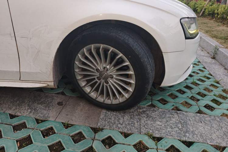 Used Audi A4L 2013 35 TFSI Automatic Technology Edition Right Front Wheel Hub
