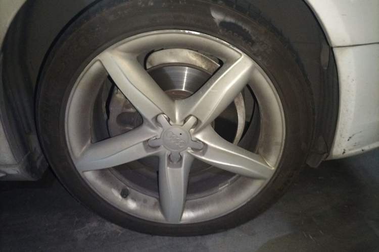 Used Audi A4L 2013 35 TFSI Automatic Standard Model Right Front Wheel Hub