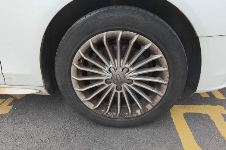Used Audi A4L 2013 35 TFSI Automatic Standard Model Right Front Wheel Hub