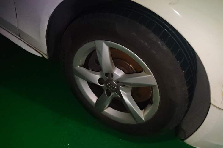 Used Audi A4L 2013 35 TFSI Automatic Standard Model Right Front Wheel Hub