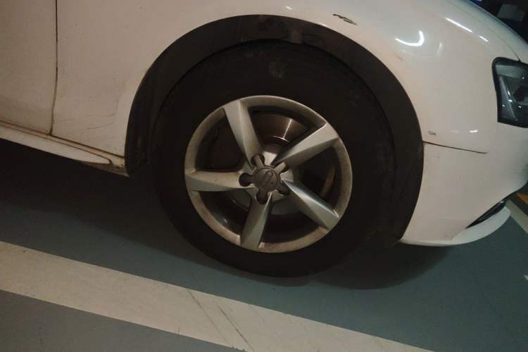 Used Audi A4L 2013 35 TFSI Automatic Standard Model Right Front Wheel Hub