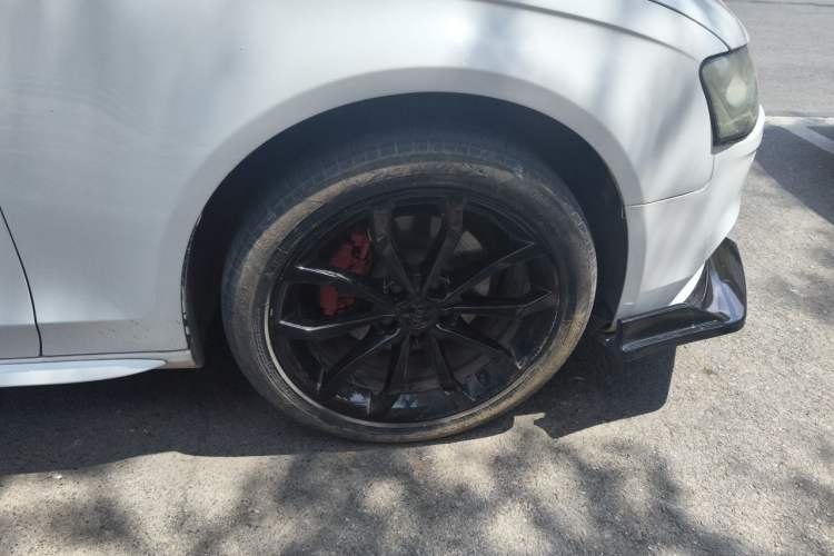 Used Audi A4L 2013 30 TFSI Automatic Comfort Model Right Front Wheel Hub