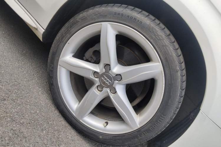 Used Audi A4L 2013 35 TFSI Automatic Standard Model Right Front Wheel Hub