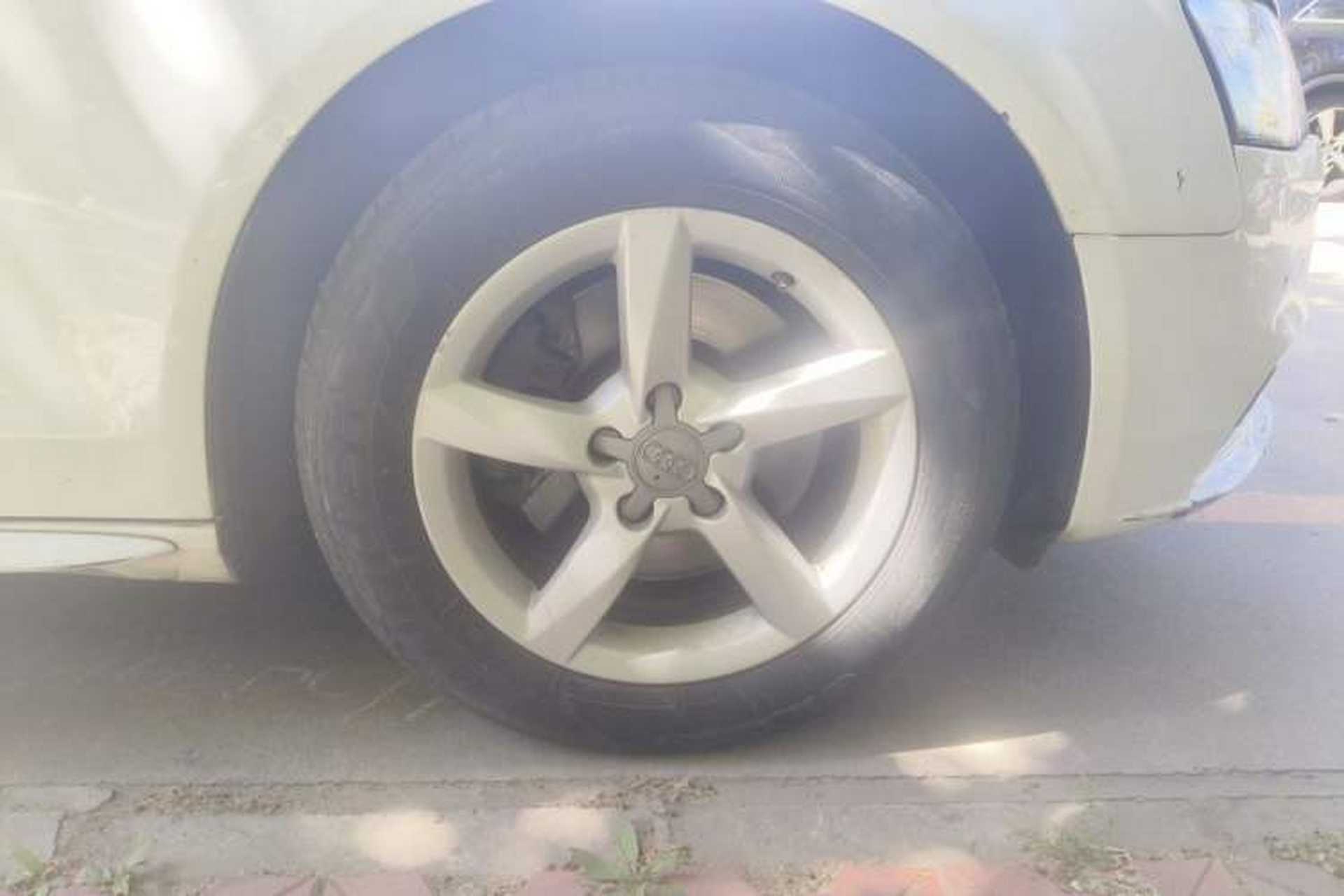 Used Audi A4L 2013 35 TFSI Automatic Standard Model Right Front Wheel Hub
