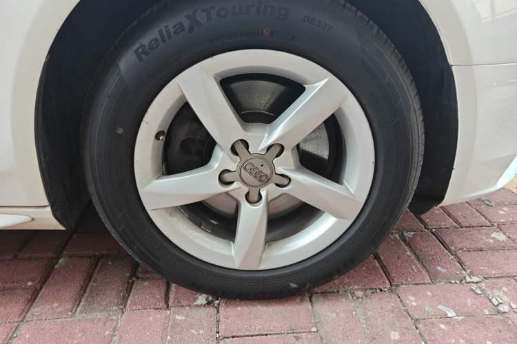 Used Audi A4L 2013 30 TFSI Automatic Comfort Model Right Front Wheel Hub