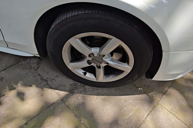 Used Audi A4L 2013 35 TFSI Automatic Standard Model Right Front Wheel Hub