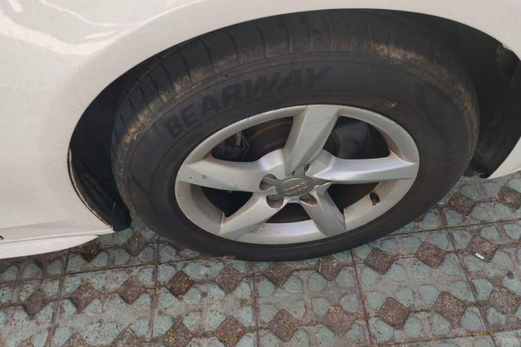 Used Audi A4L 2013 35 TFSI Automatic Standard Model Right Front Wheel Hub