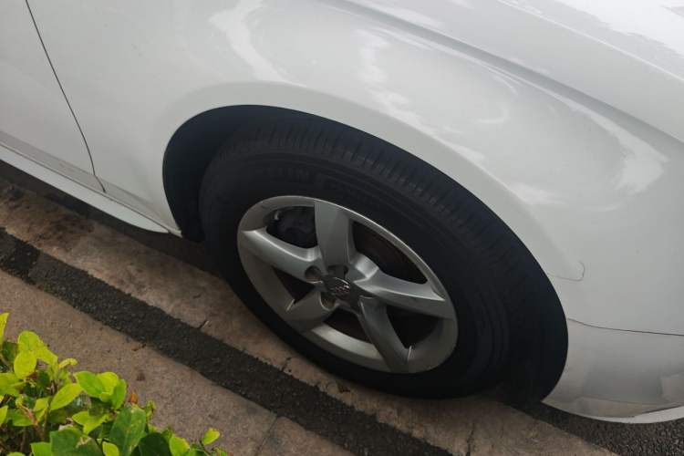 Used Audi A4L 2013 35 TFSI Automatic Comfort Model Right Front Wheel Hub