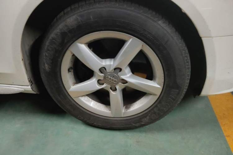 Used Audi A4L 2013 35 TFSI Automatic Standard Model Right Front Wheel Hub