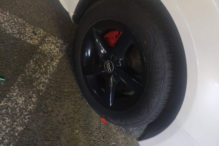 Used Audi A4L 2013 35 TFSI Automatic Standard Model Right Front Wheel Hub