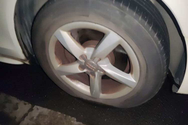 Used Audi A4L 2013 35 TFSI Automatic Standard Model Right Front Wheel Hub