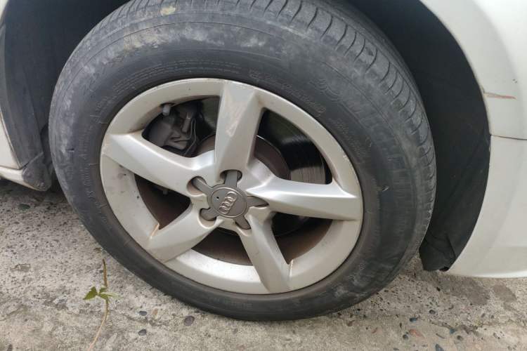 Used Audi A4L 2013 35 TFSI Automatic Comfort Model Right Front Wheel Hub