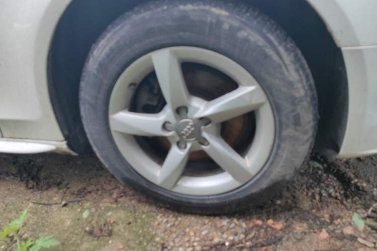 Used Audi A4L 2013 35 TFSI Automatic Comfort Model Right Front Wheel Hub