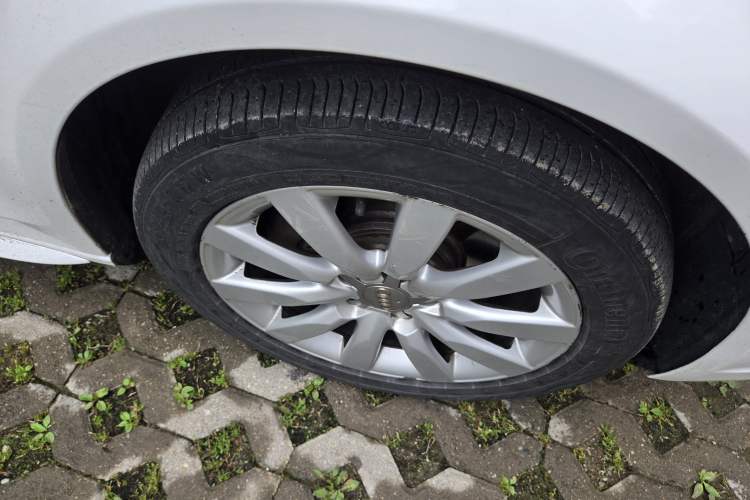 Used Audi A4L 2013 40 TFSI quattro Individual Sport Edition Right Front Wheel Hub