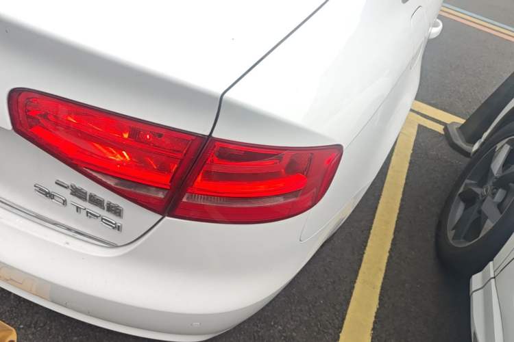 Used Audi A4L 2013 30 TFSI Automatic Comfort Model Right Rear Taillight
