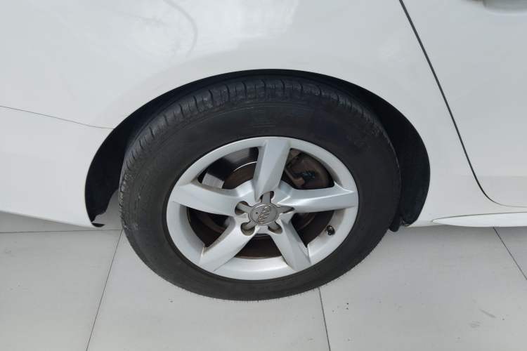 Used Audi A4L 2013 35 TFSI Automatic Standard Model Right Rear Wheel Hub