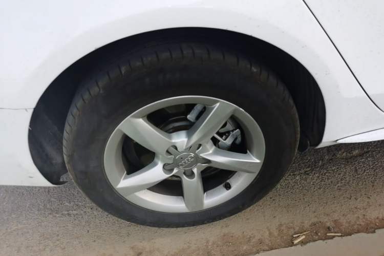 Used Audi A4L 2013 35 TFSI Automatic Comfort Model Right Rear Wheel Hub