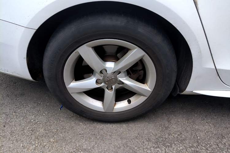 Used Audi A4L 2013 30 TFSI Automatic Comfort Model Right Rear Wheel Hub