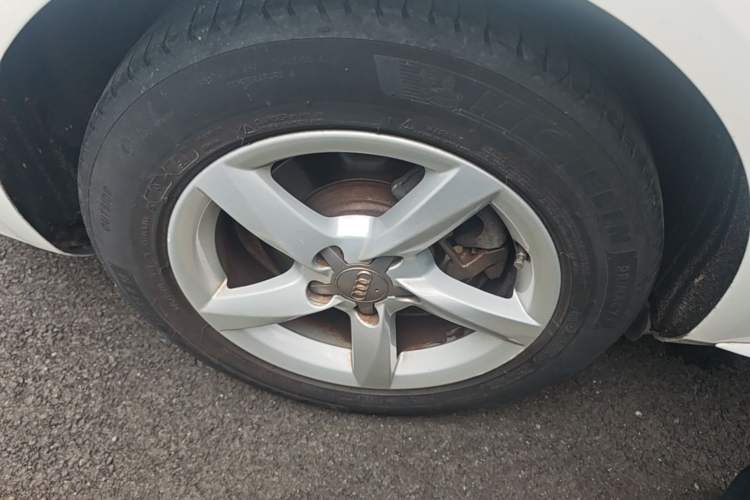 Used Audi A4L 2013 30 TFSI Automatic Comfort Model Right Rear Wheel Hub