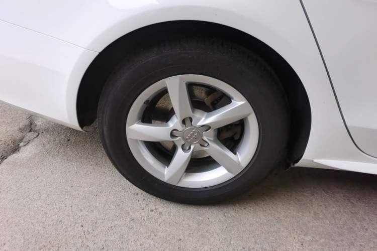 Used Audi A4L 2013 35 TFSI Automatic Standard Model Right Rear Wheel Hub