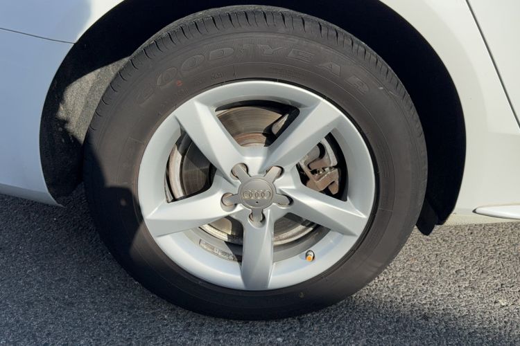 Used Audi A4L 2013 30 TFSI Manual Comfort Model Right Rear Wheel Hub
