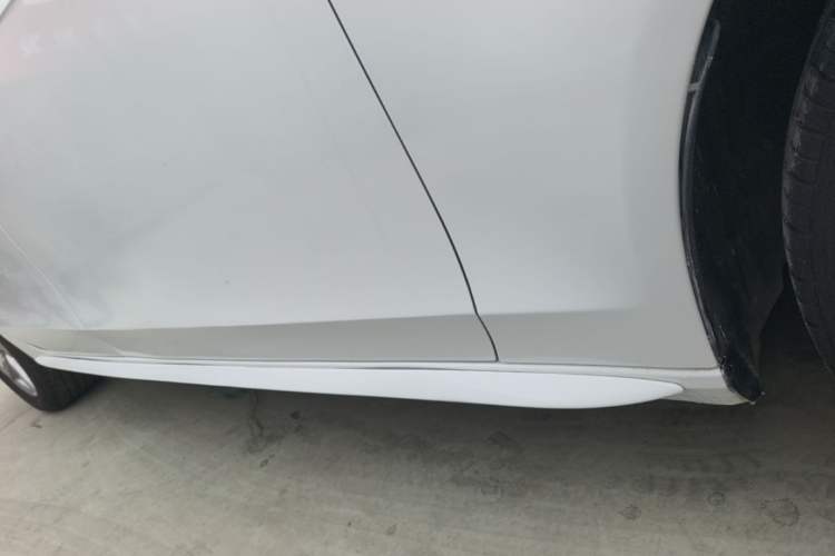 Used Audi A4L 2013 35 TFSI Automatic Standard Model Right Side Sill