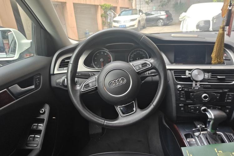 Used Audi A4L 2013 35 TFSI Automatic Comfort Model Steering Wheel