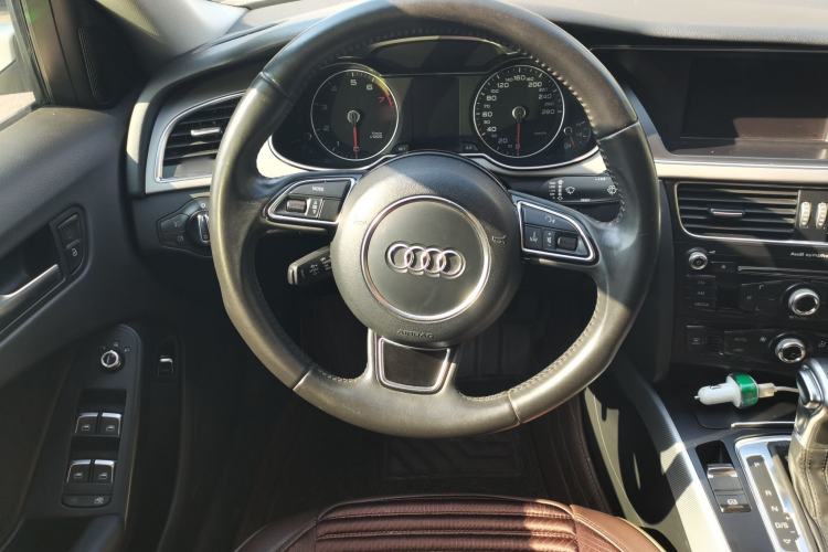 Used Audi A4L 2013 35 TFSI Automatic Standard Model Steering Wheel