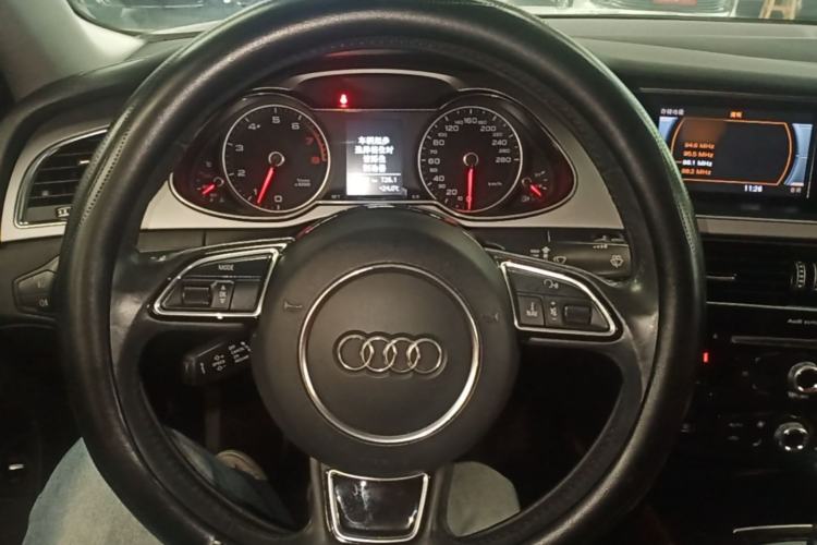 Used Audi A4L 2013 35 TFSI Automatic Comfort Model Steering Wheel